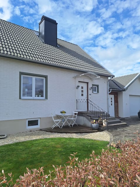 Cozy villa with good location, family-friendly.