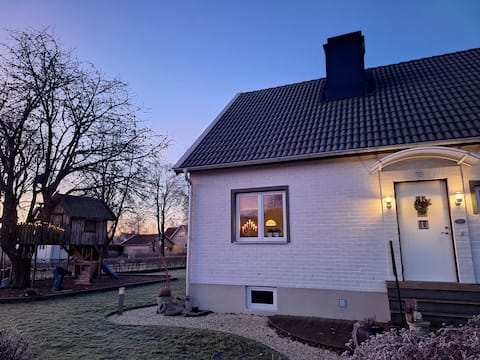 Cozy villa with good location, family-friendly.