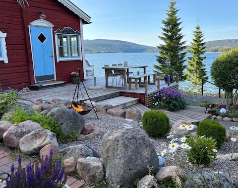 Timber Cabin in the high coast: Sauna, beach