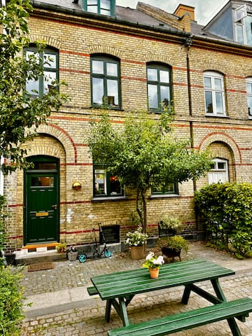 Humleby. City House with private garden