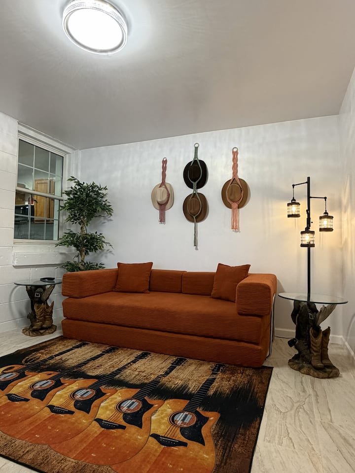 Cozy And Independent Space - Nashville, TN