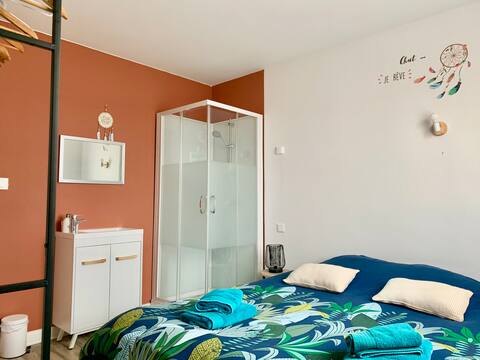 2 minute to Moulins, residential house.