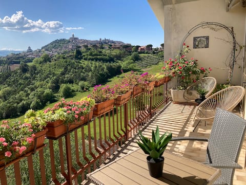 Top Airbnb: Lovely Apartment in Geneva a Todi
