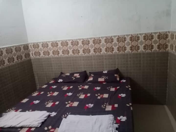 Hit Ladli Kunj - Vrindavan