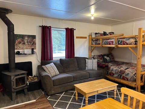 Top Airbnb: Rafter 2W Guest Cabins - Cabin #3 in Rocky Mountain House
