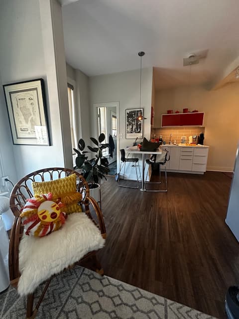 Popular Airbnb listing: Mohawk Flat - A Unique + Cozy Getaway in Downtown