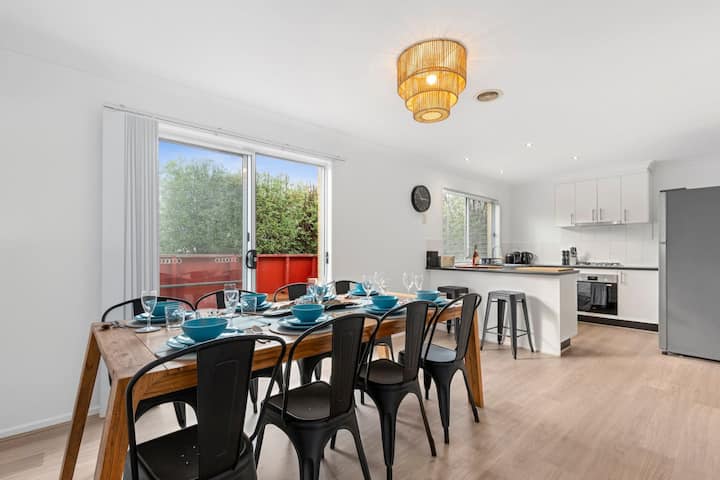 Haven In Grove- Family Beach Getaway! Cosy, Modern - Geelong