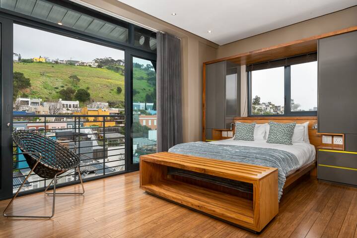 Spacious 3-Bedroom Apt in Bustling De Waterkant gallery image 3