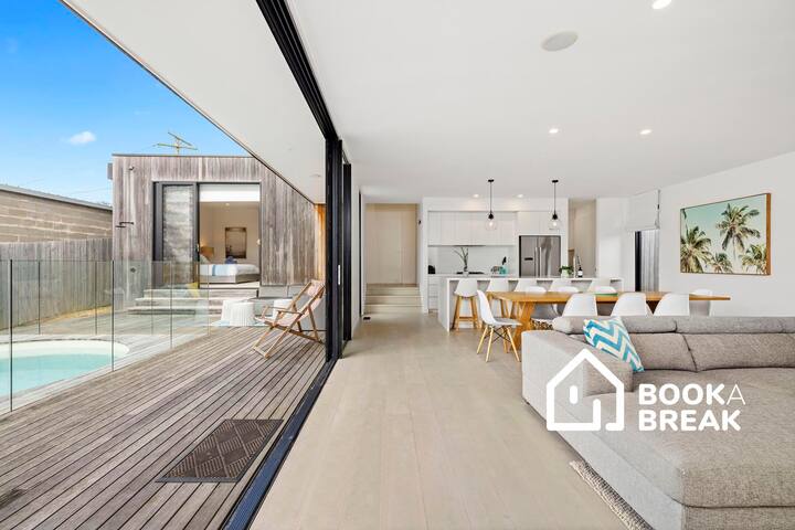 Aqua Luna – Stylish Retreat by Koonya Ocean Beach