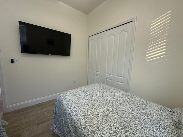 55 - инчов смарт телевизор