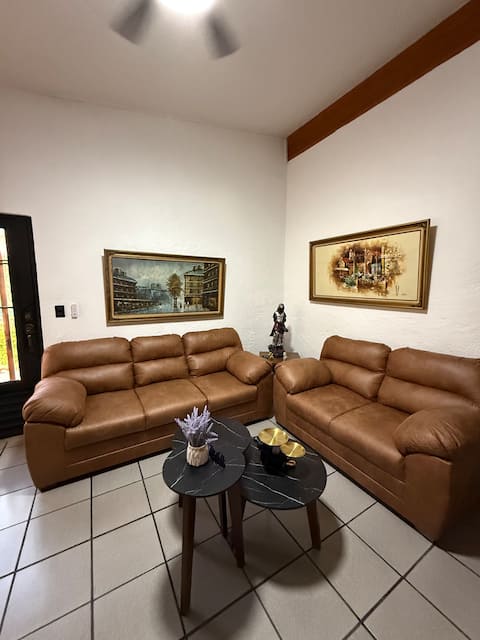 Successful Airbnb property: House with heated pool and A/C, price included in Fraccionamiento Lomas De Cocoyoc