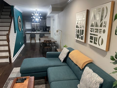 Top performing Airbnb: Renovated 2BR/2BA Row Home in Washington Village/Pigtown