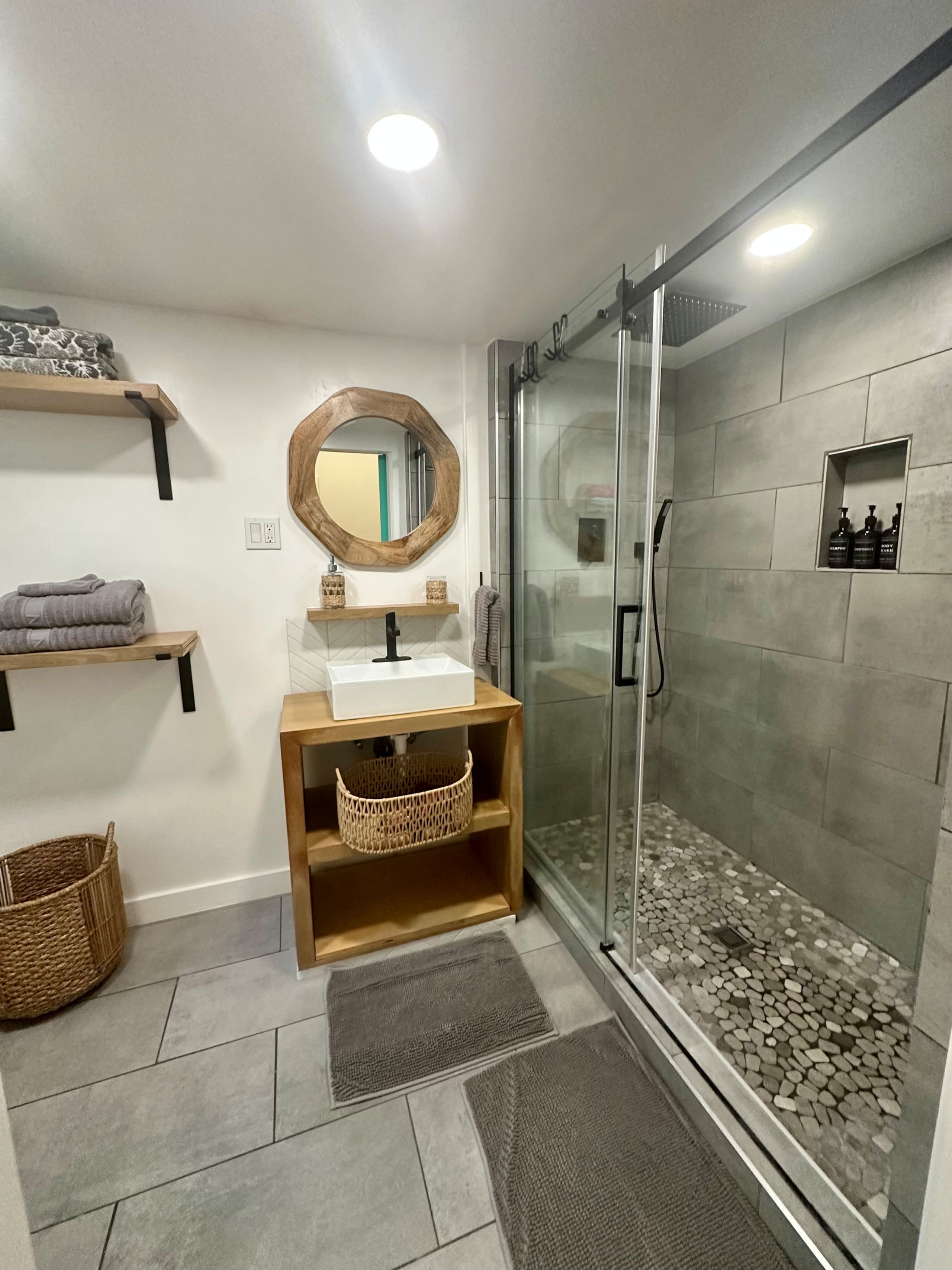 Home in Kailua-Kona · ★4.99 · 1 bedroom · 1 bed · 1 bath - Image 9