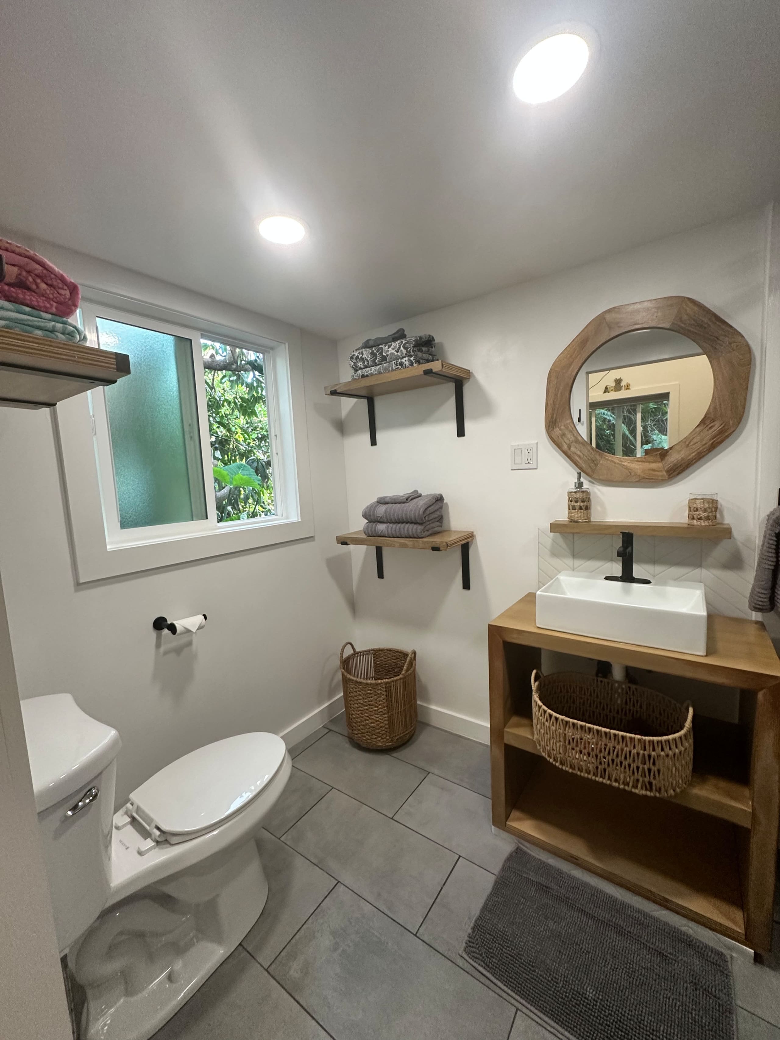 Home in Kailua-Kona · ★4.99 · 1 bedroom · 1 bed · 1 bath - Image 10