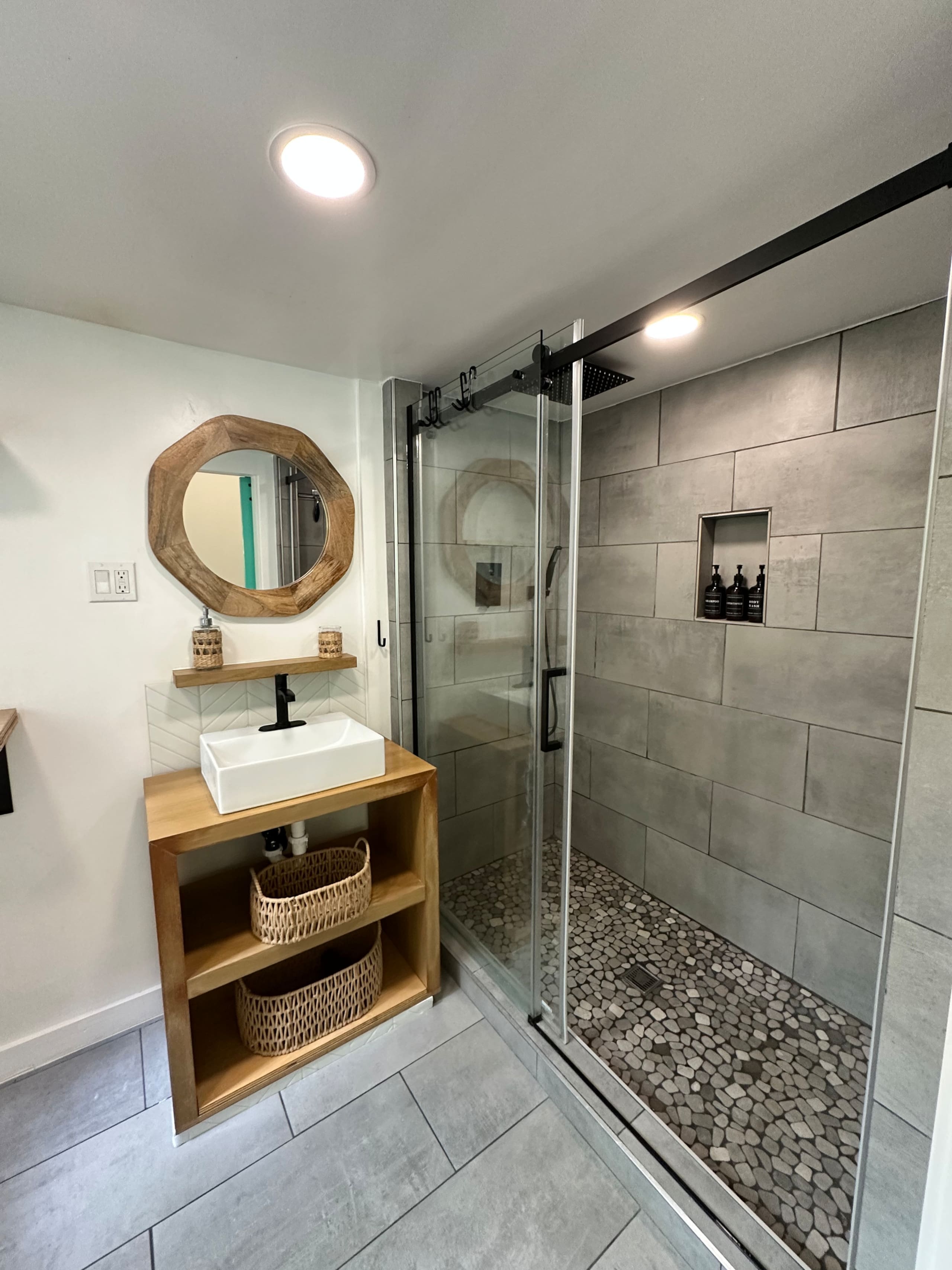 Home in Kailua-Kona · ★4.99 · 1 bedroom · 1 bed · 1 bath - Image 1