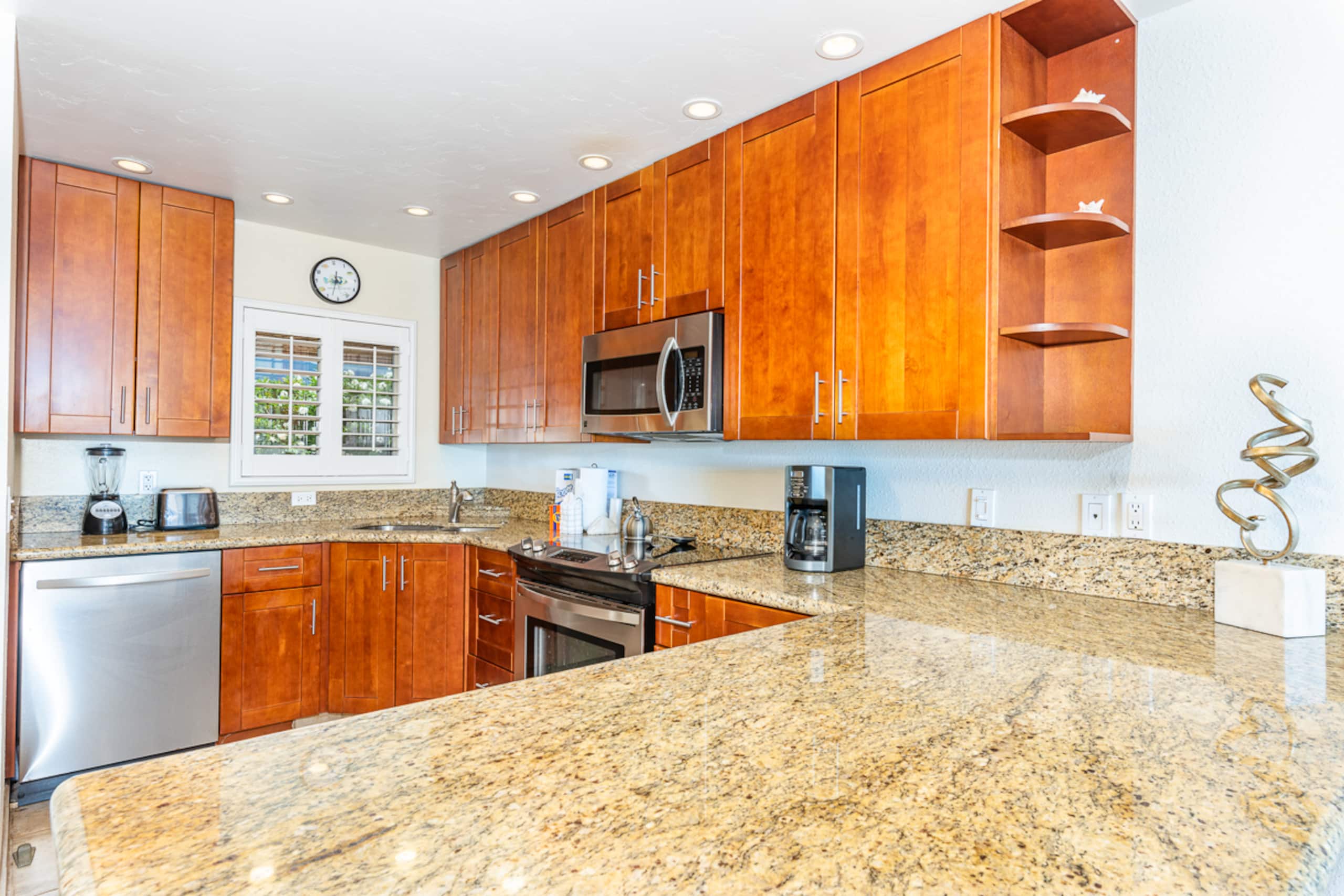 Condo in Lahaina · ★4.87 · 2 bedrooms · 3 beds · 2 private baths - Image 12