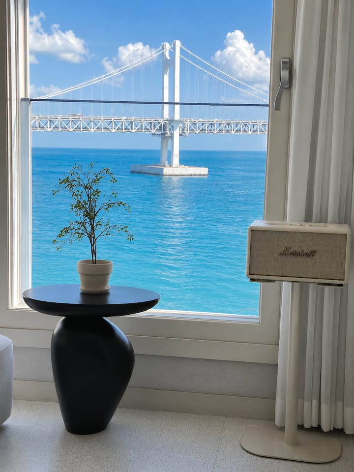 Special Offer] Gwangan Bridge Full Ocean View, Beachfront, Ice