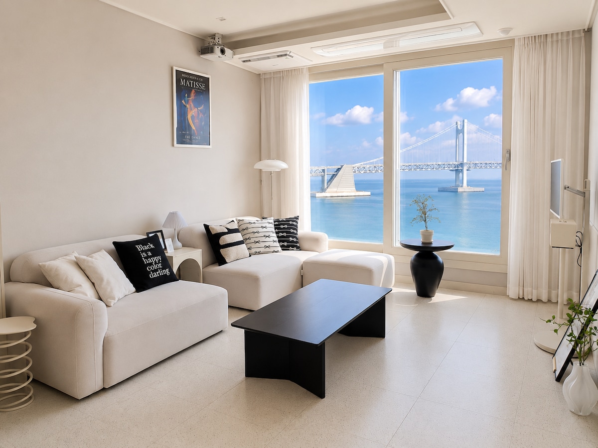Special Offer] Gwangan Bridge Full Ocean View, Beachfront, Ice