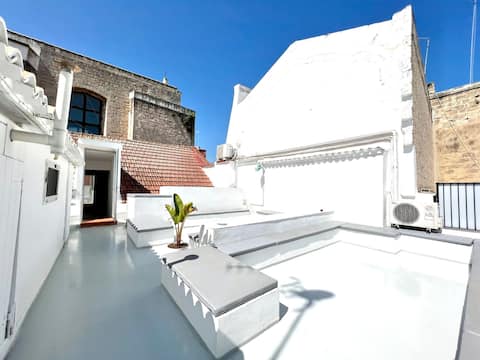 Saint Patrick – 13th-century residence in the historic center