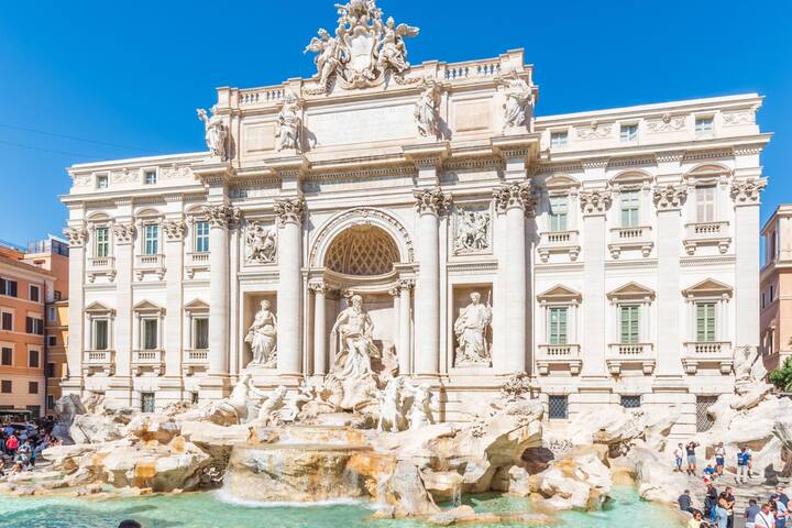 Unique Grand Trevi luxury Apartment gallery image 3