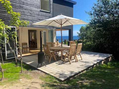 Modern holiday home with exceptional sea views
