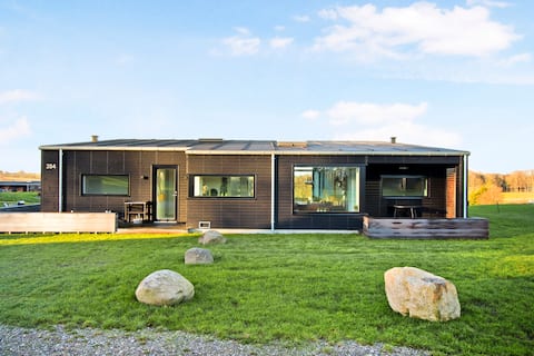 New modern holiday home near the beach