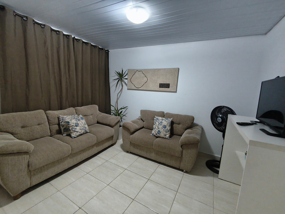 Airbnb em destaque: Simple house Santa Felicidade. em Santa Felicidade