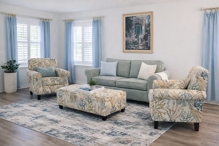 "Beach House" • Pool Access • Near Gulf Beaches - Miramar Beach, FL