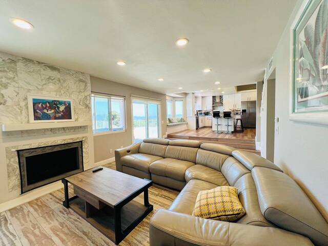 Huge Villa 2 Master Suites 5Bedrm/4Bath View Pool gallery image 3