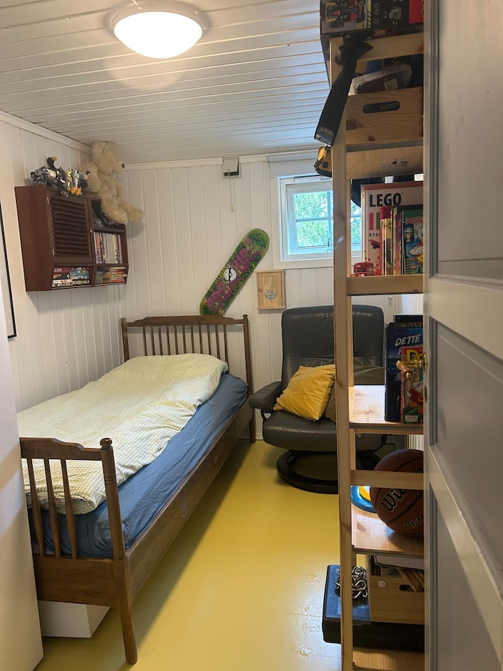 Es necesario actualizar la foto de la habitación. Ahora hay una cama doble aquí, de 180 cm