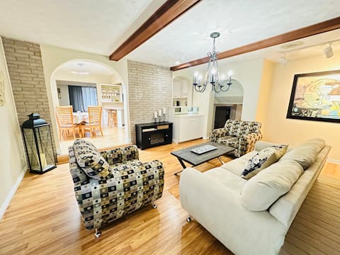 5 bedrooms house in Waterloo’s Finest Area