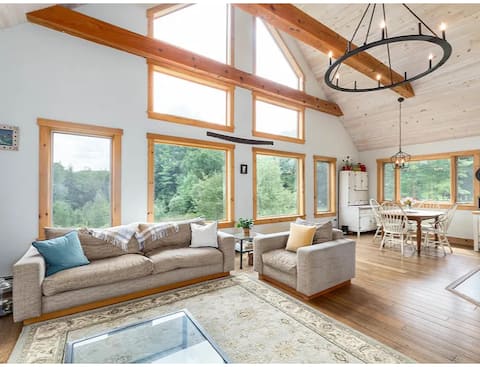 Stowe 10 min•Country Setting•Open Living Area