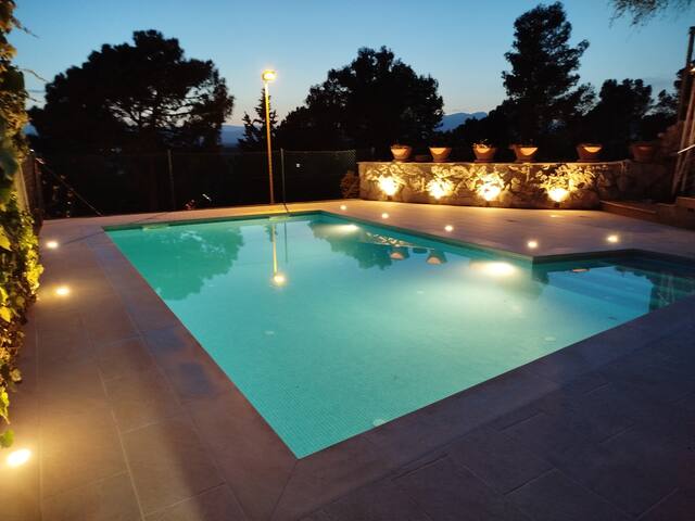 NEW IN 2025. New pool fully renovated gallery image 3