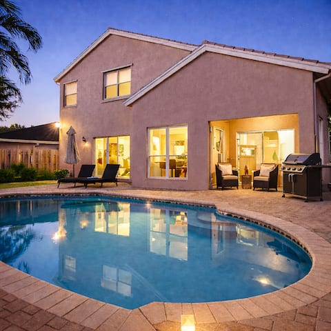 Miramar Oasis: 5BR Near Hard Rock w/Pool&Mini Bch