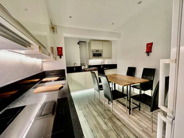 Lux Villa 3 En-suite Bedrooms Wembley Stadium 5KM