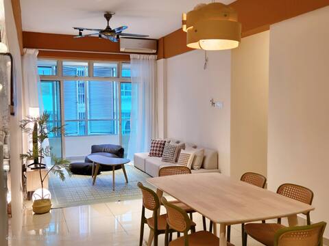 [Walking Distance to Mt Austin] - Newly Renovated