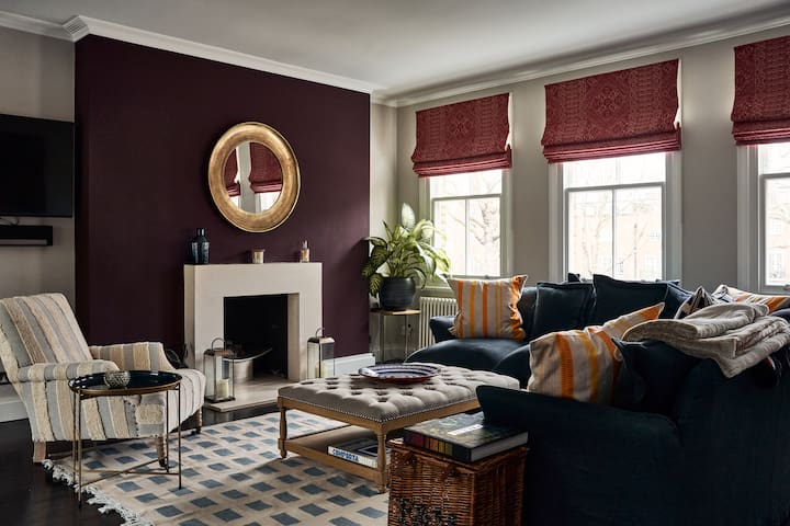 Large waterside home 15 mins from central London