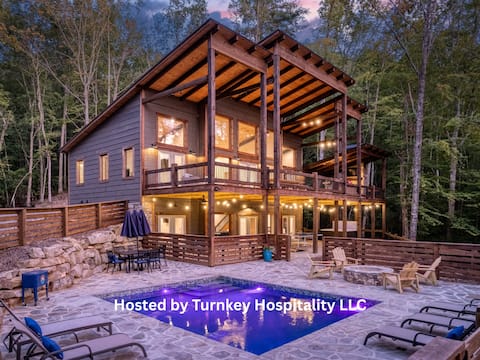 EPIC Pool * Outdoor Kitchen * Hot Tub * NEW Sauna!
