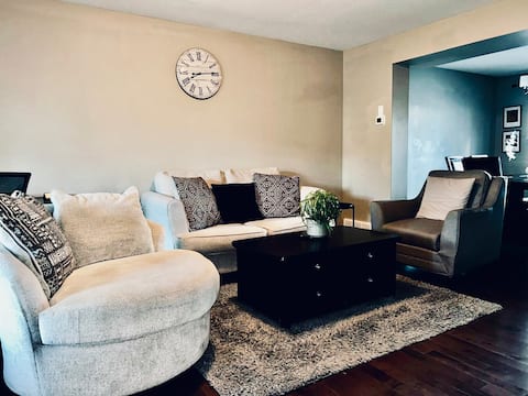 A Charming 3 BDRM 2 & 1/2 BATHS Two Storey Duplex