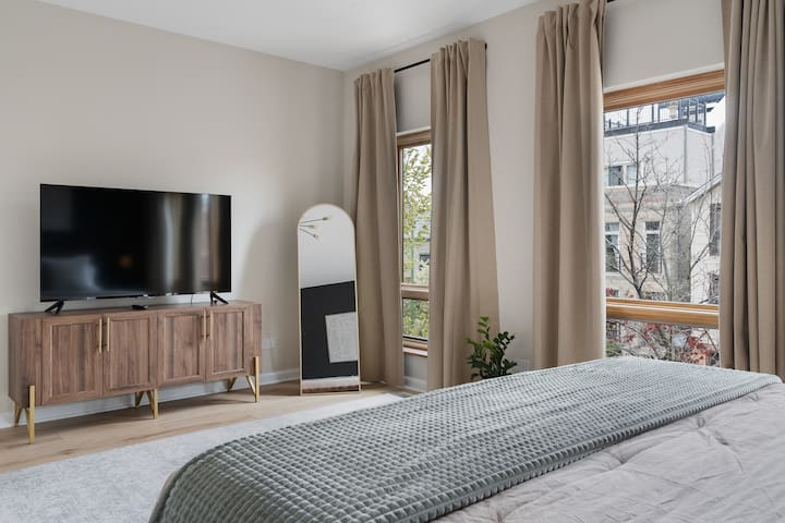 Lavish Home @ The Belle in Chicago’s West Town gallery image 2