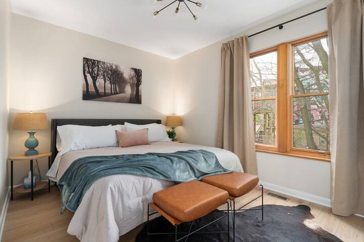 Lavish Home @ The Belle in Chicago’s West Town gallery image 3