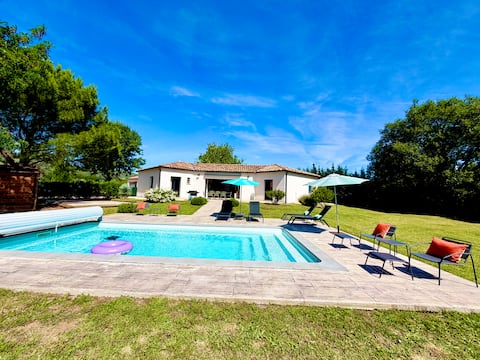 5-star villa, 9 people, heated pool from April to October, 4 bedrooms