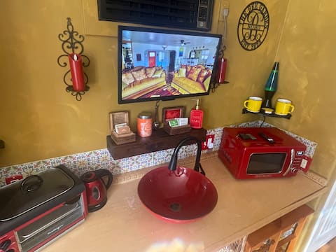 Top performing Airbnb: The Bee Garden: Private & Cozy w/ Kitchenette in North Hollywood