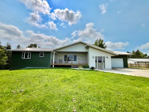 Kountry Home With Gorgeous Sunset Views!