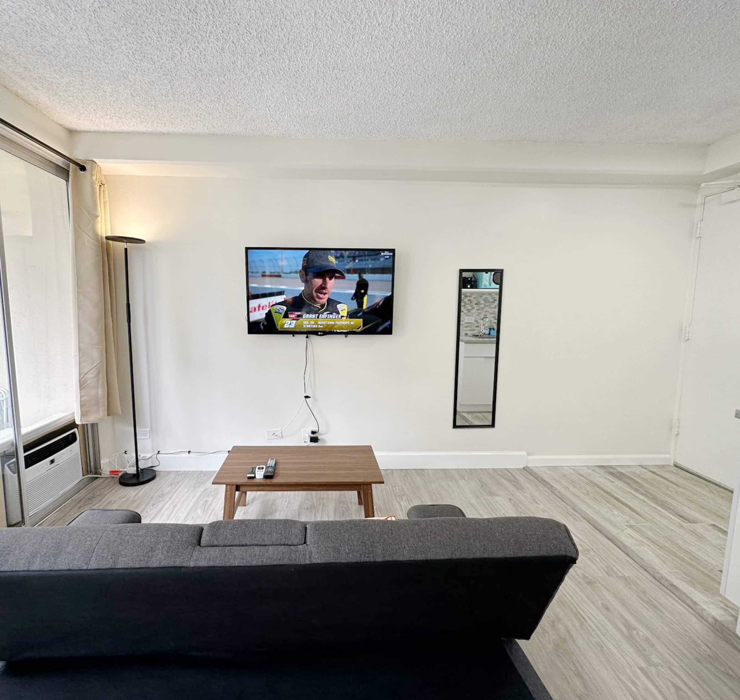 Condo in Honolulu · ★4.76 · Studio · 2 beds · 1 bath - Image 8