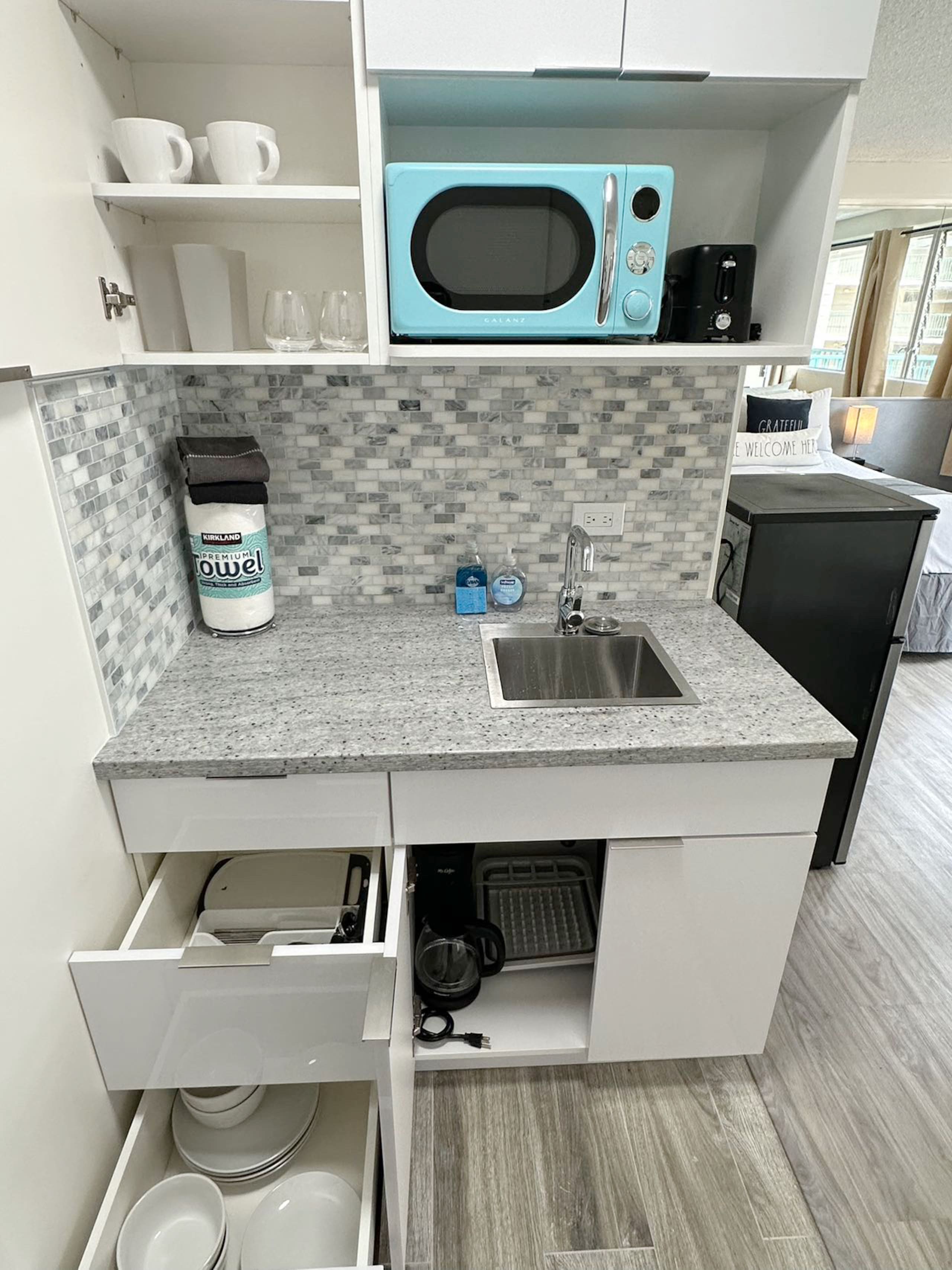 Condo in Honolulu · ★4.76 · Studio · 2 beds · 1 bath - Image 5