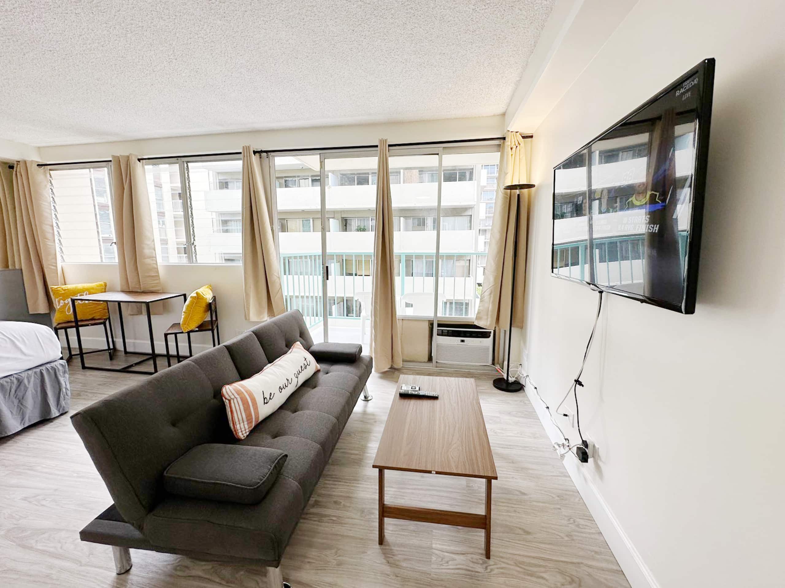 Condo in Honolulu · ★4.76 · Studio · 2 beds · 1 bath - Image 6