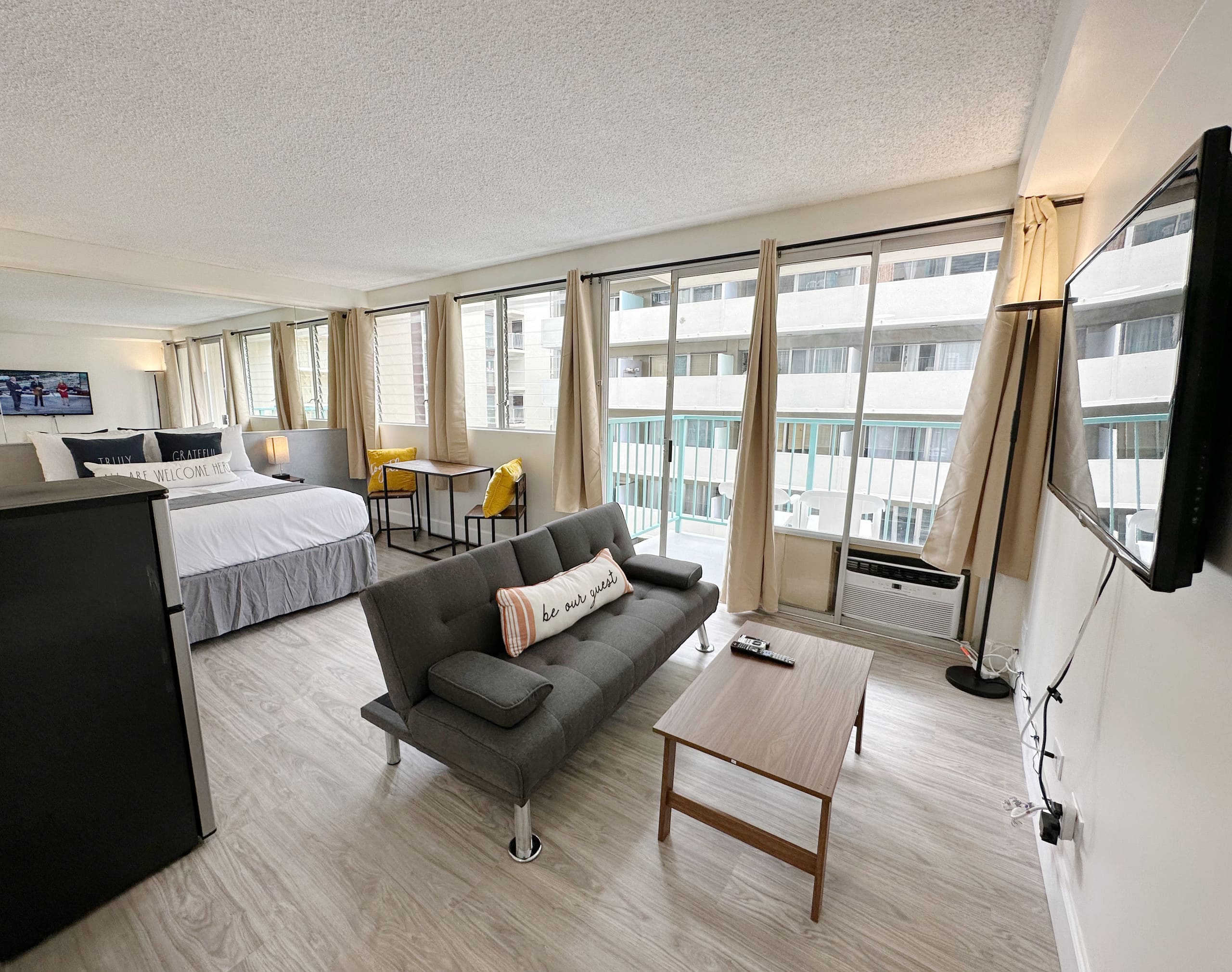 Condo in Honolulu · ★4.76 · Studio · 2 beds · 1 bath - Image 7