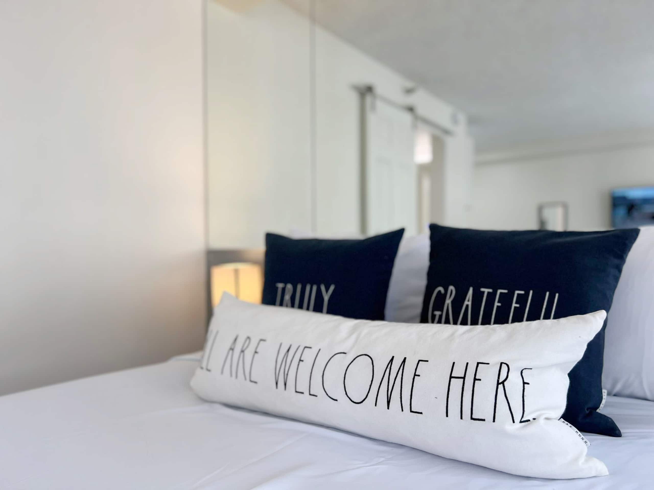 Condo in Honolulu · ★4.76 · Studio · 2 beds · 1 bath - Image 1