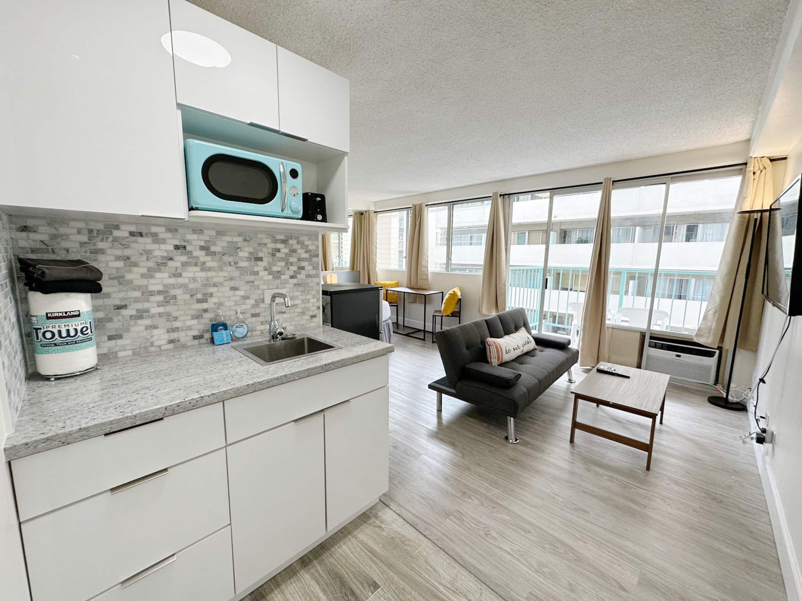 Condo in Honolulu · ★4.76 · Studio · 2 beds · 1 bath - Image 2
